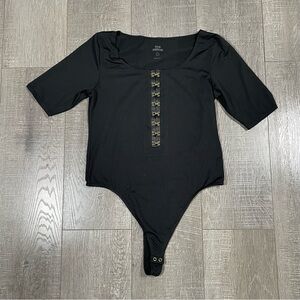 Good American Black Hook-and-Eye Short Sleeve Bodysuit